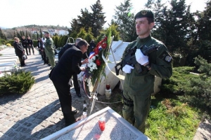 Polaganje vijenaca u Aleji branitelja na Gradskom groblju Drenova