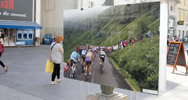 U sklopu Festivala Francuske u Hrvatskoj Rendez-vous na riječkom Korzu postavljena je izložba fotografija Tour de France.