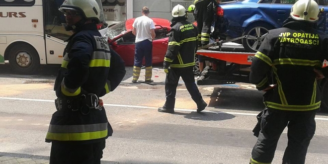 Dugo je trajalo pospremanje nereda koji je napravio autobus