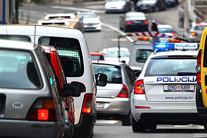 policija