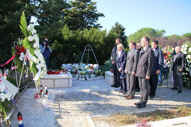 Polaganje vijenaca u Aleji branitelja