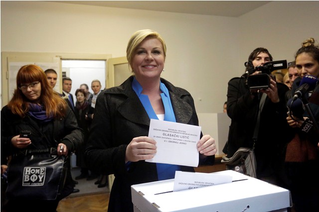 IZBORI 2015. Predsjednica Grabar -Kitarović glasovala na izborima