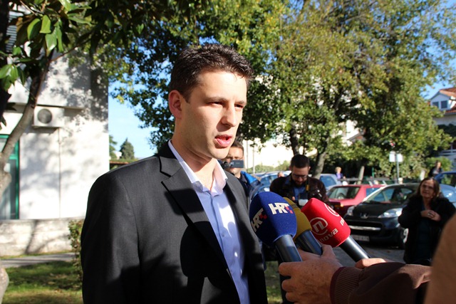 Božo Petrov glasovao u Metkoviću