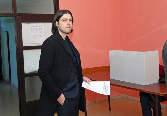 IZBORI 2015. Ivan Vilibor Sinčić iz ‘Živog zida’ glasovao u Karlovcu IZBORI 2015. Ivan Vilibor Sinčić iz ‘Živog zida’ glasovao u Karlovcu
