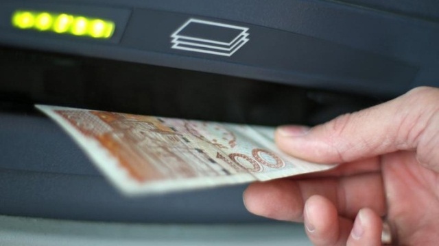 novac bankomat novac bankomat