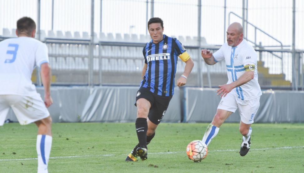 Dva kapetana, Zanetti i Mladenović - nema popuštanja ni milimetra! (foto: HNK Rijeka)