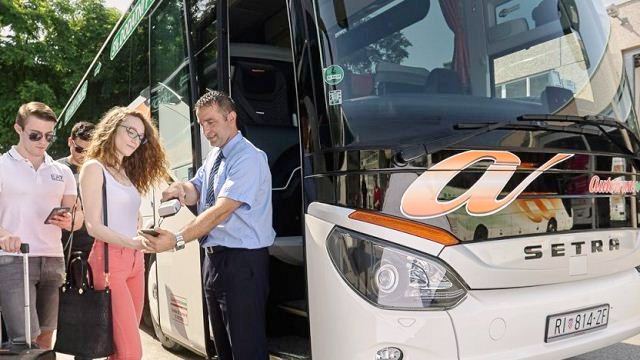Autotransov autobus na Kvarnerskoj rivijeri Autotransov autobus na Kvarnerskoj rivijeri