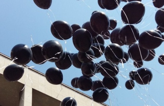 basilje-nad-zenama-crni-balon basilje-nad-zenama-crni-balon