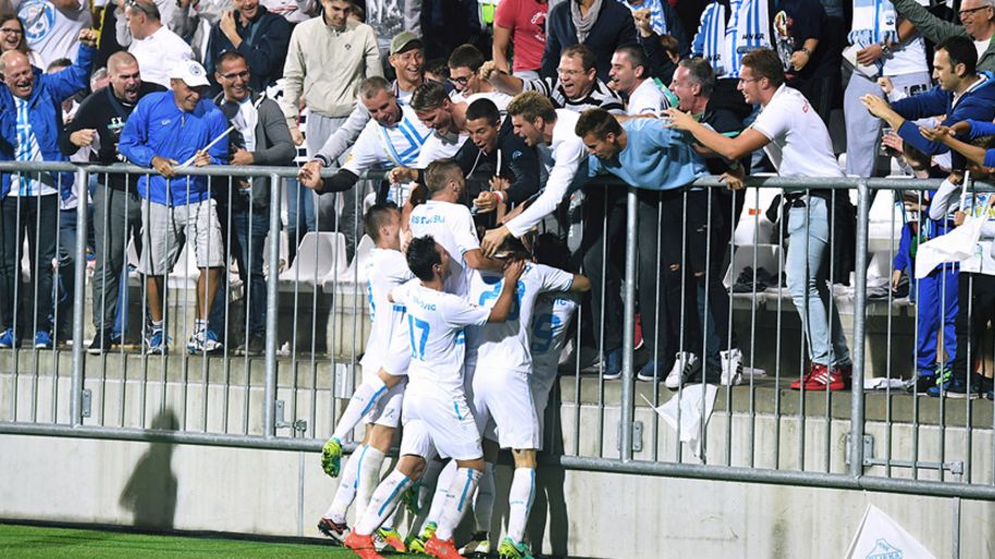 rijeka-dinamo-slavlje-igraca-tribina