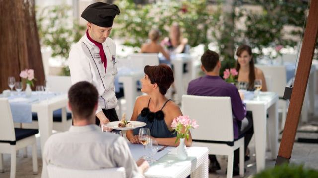 restoran-valamar-riviera-hotel_spinnaker-a-la-carte-restaurant_terrace restoran-valamar-riviera-hotel_spinnaker-a-la-carte-restaurant_terrace