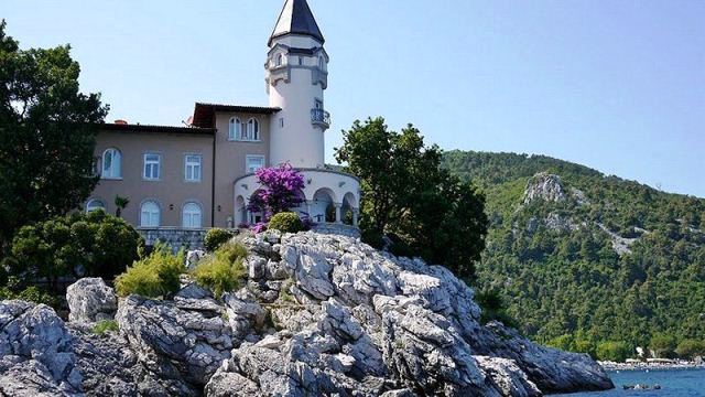 medveja villa castello