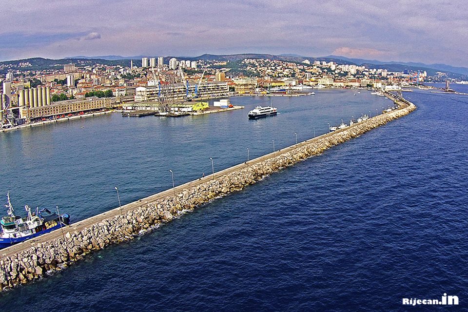 rijeka luka molo longo dron andrej rijeka luka molo longo dron andrej