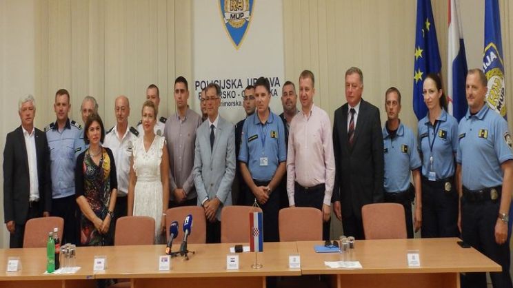 strani policajci