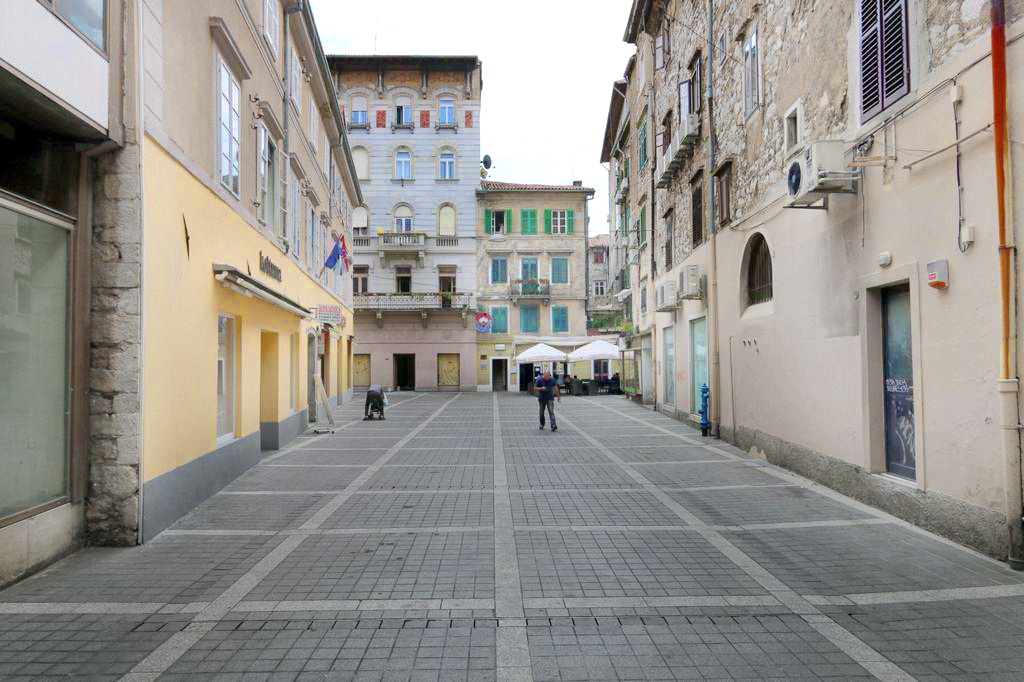 Trg-Svete-Barbare