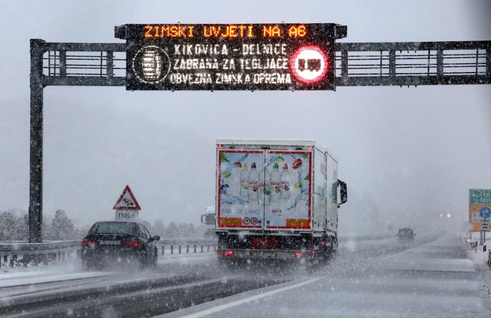 snijeg snijeg