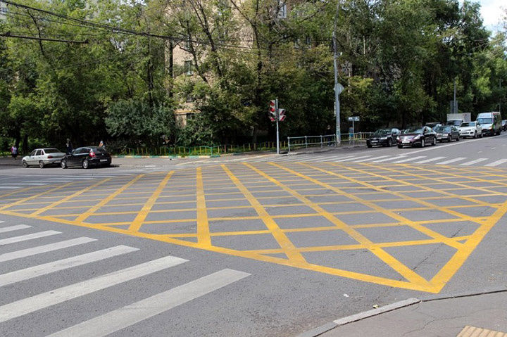 promet cesta žuti kvadrati promet cesta žuti kvadrati