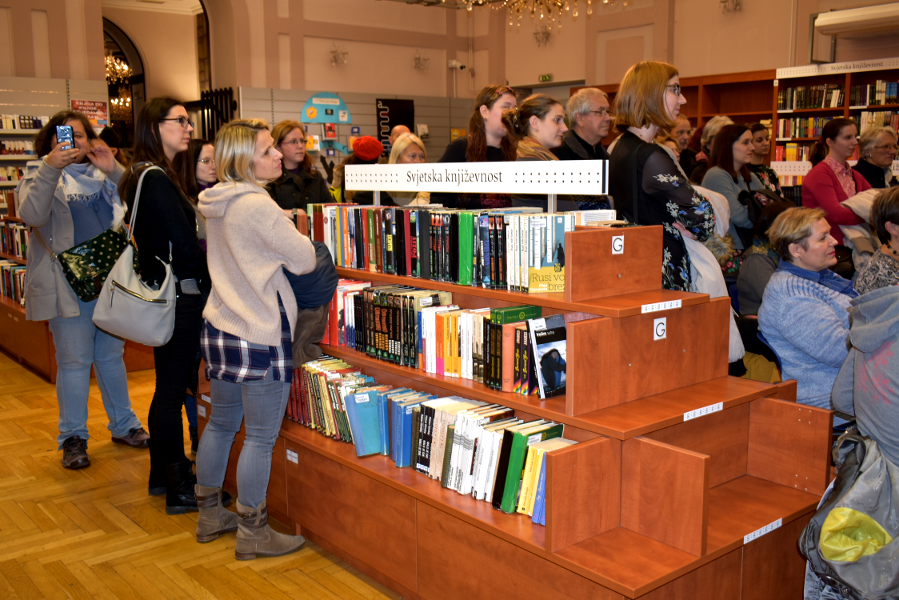 gradska knjižnica rijeka ljudi gradska knjižnica rijeka ljudi