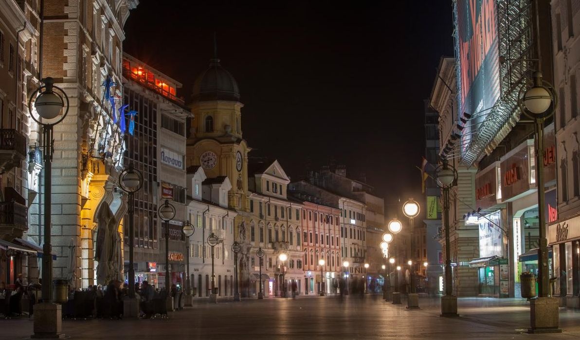 mrak rijeka gradska ura