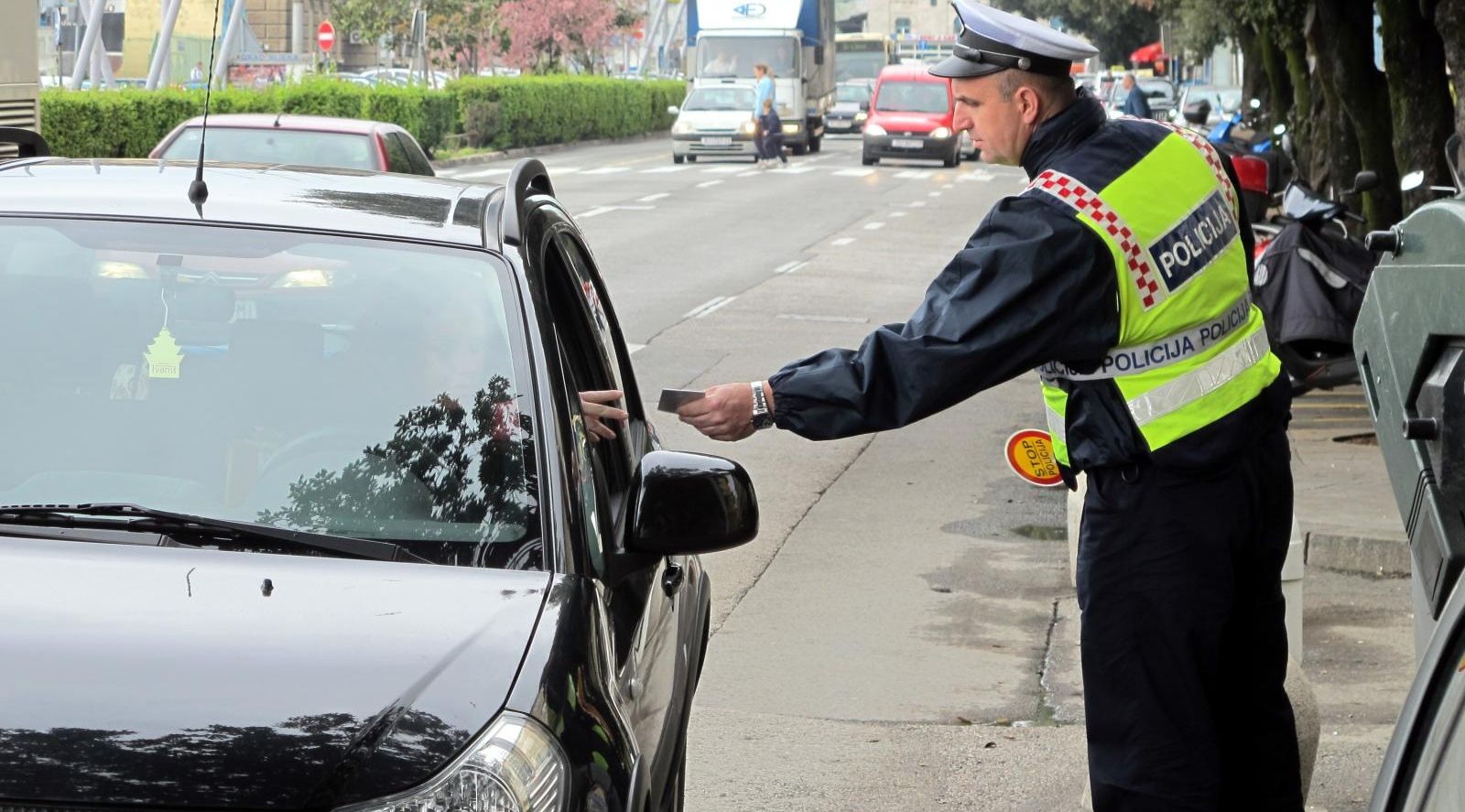 policija