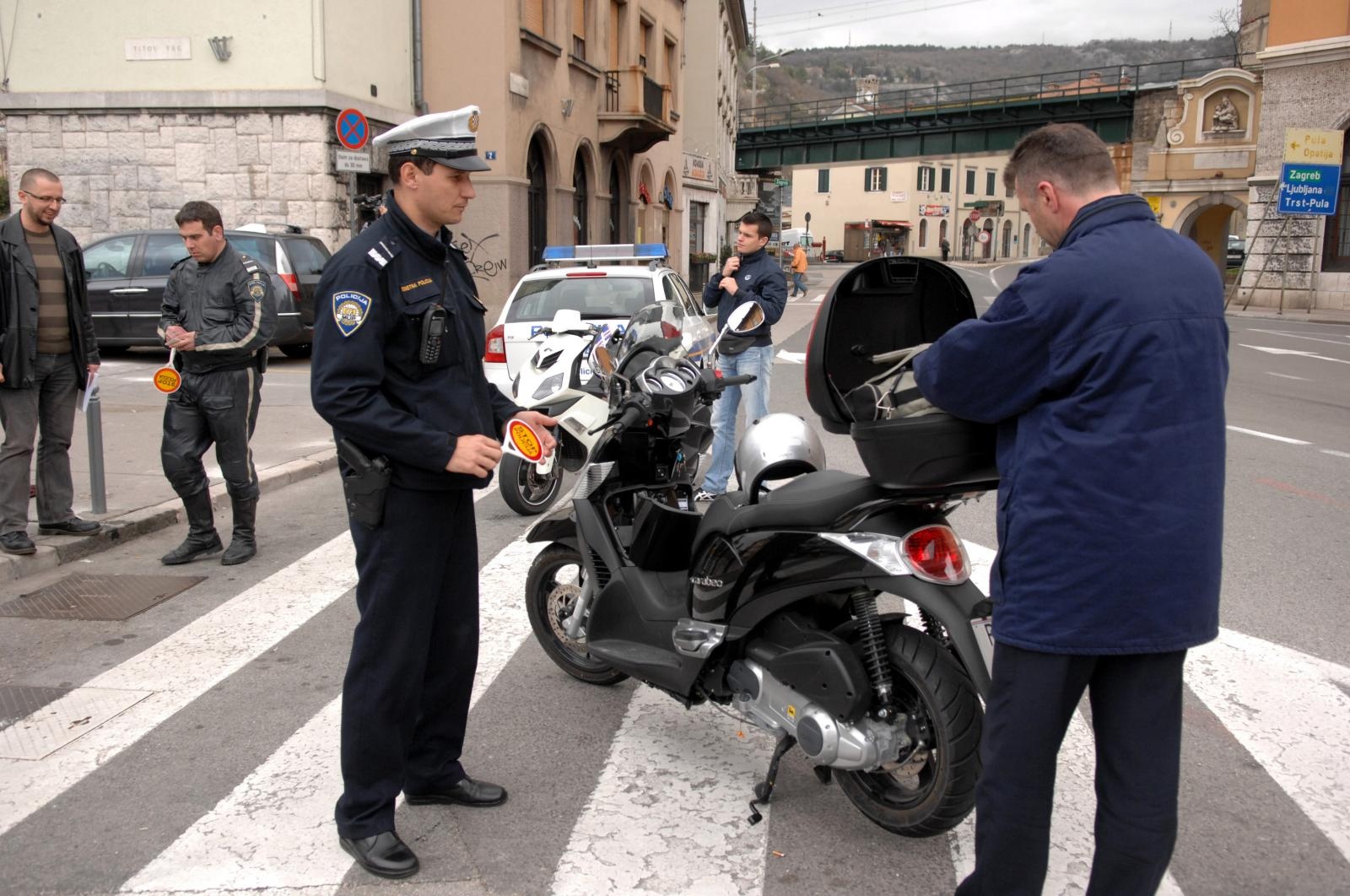 policija motor motocikl akcija policija motor motocikl akcija