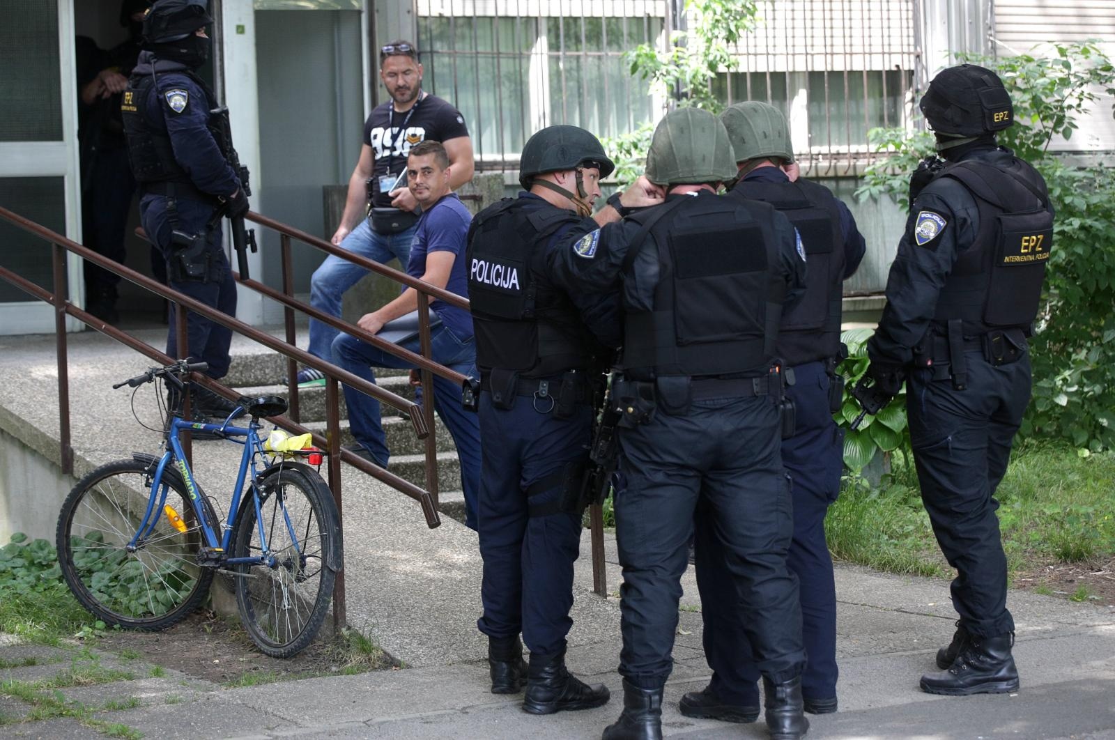 policija pucnjava utrine policija pucnjava utrine