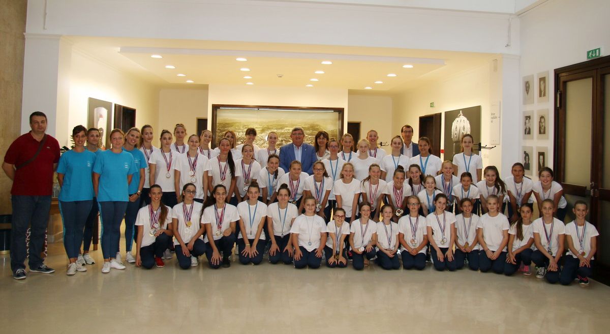 Gradonačelnik-primio-članice-Kluba-Primorje-Aqua-Maris