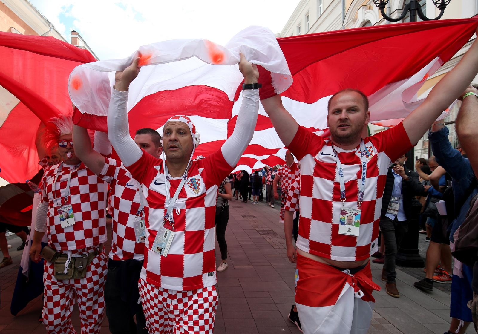 Divovska hrvatska zastava razvijena i u centru Nižnji Novgoroda