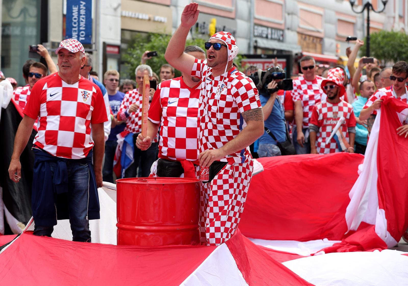 Divovska hrvatska zastava razvijena i u centru Nižnji Novgoroda