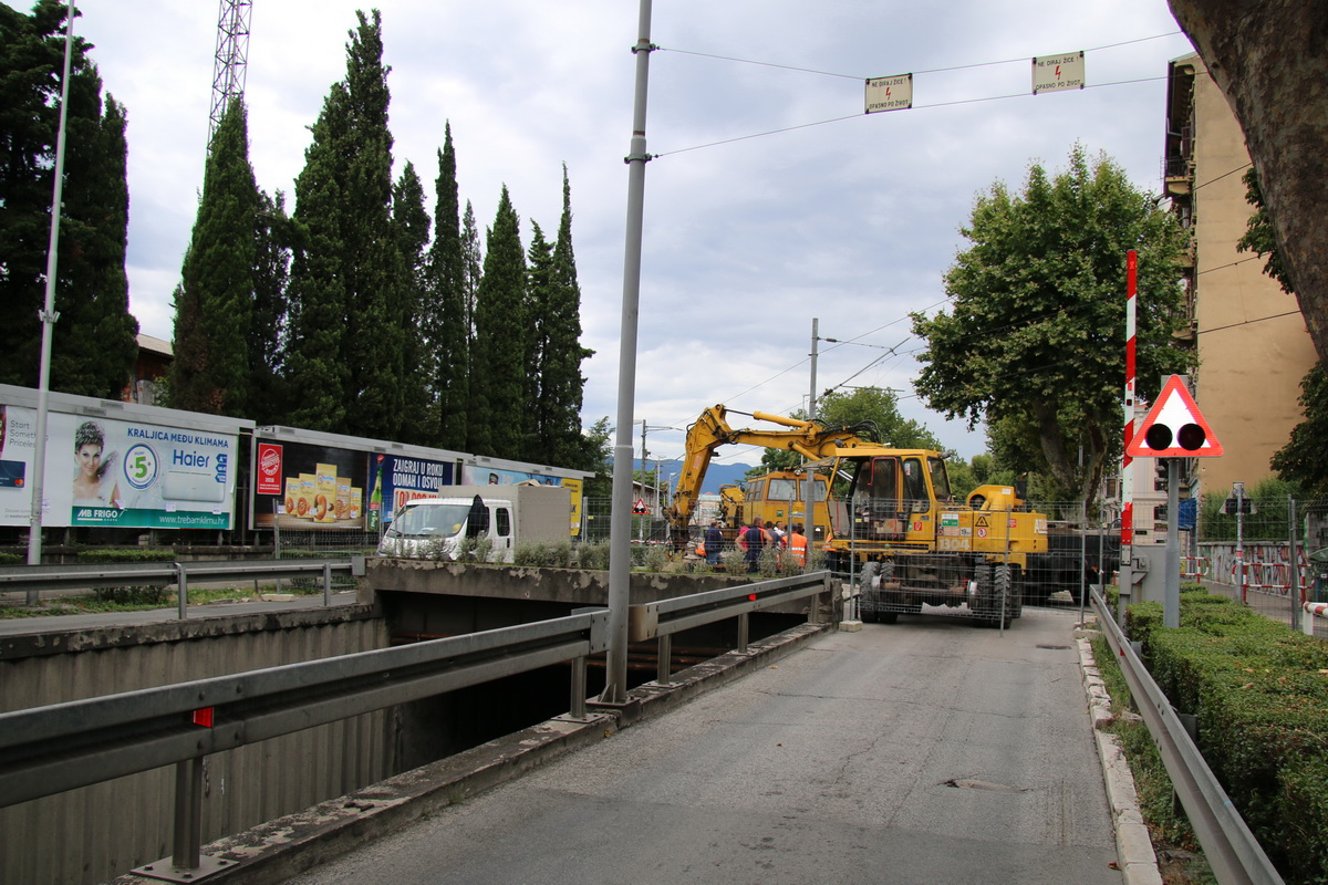 Započeli-radovi-na-željezničko-cestovnom-prijelazu-u-Krešimirovoj-ulici-3 Započeli-radovi-na-željezničko-cestovnom-prijelazu-u-Krešimirovoj-ulici-3