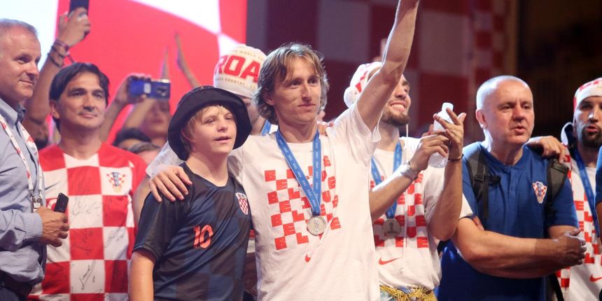 luka modrić doček dječak luka modrić doček dječak