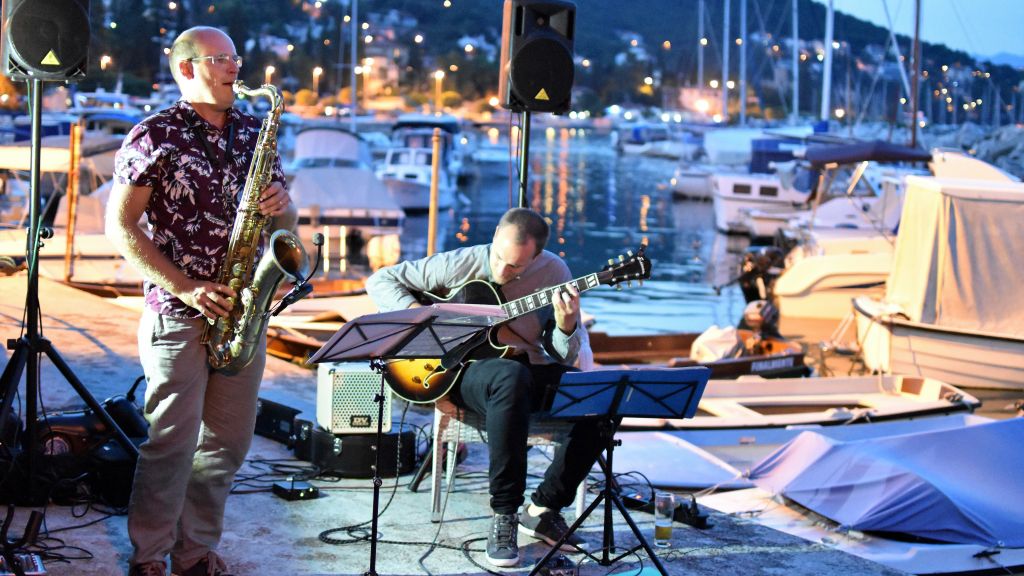 unplugged (2)