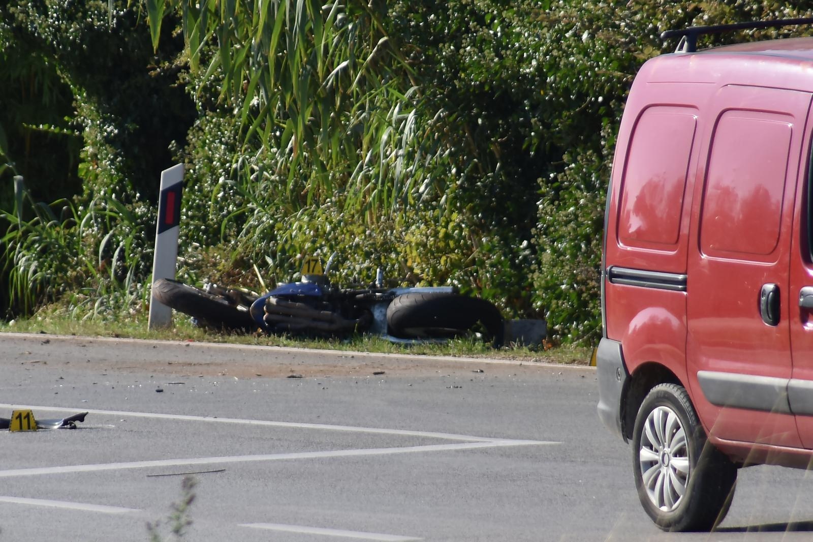 Pula: U prometnoj nesreći na Medulinskoj cesti stradao motociklist Pula: U prometnoj nesreći na Medulinskoj cesti stradao motociklist