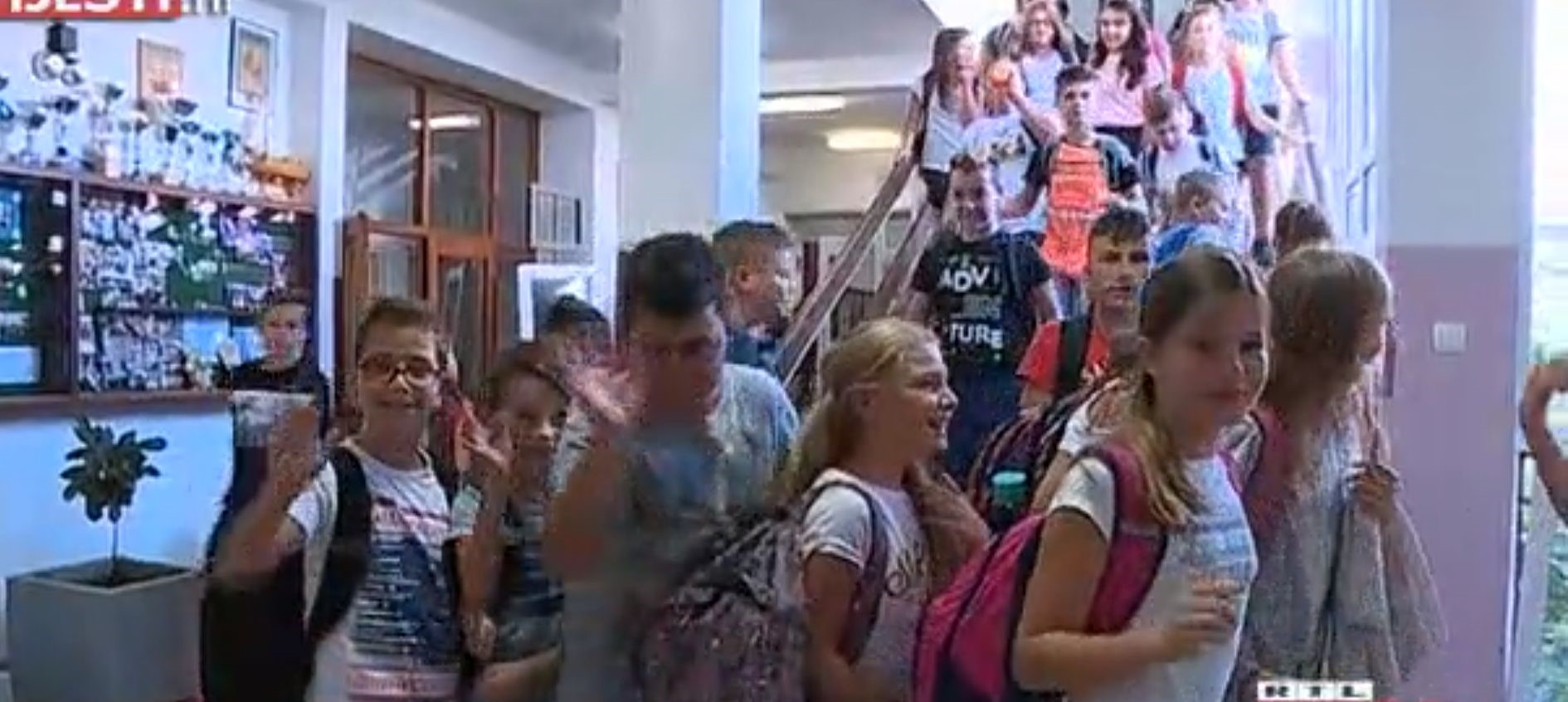 VIŠKOVO ŠKOLA UČENICI VIŠKOVO ŠKOLA UČENICI