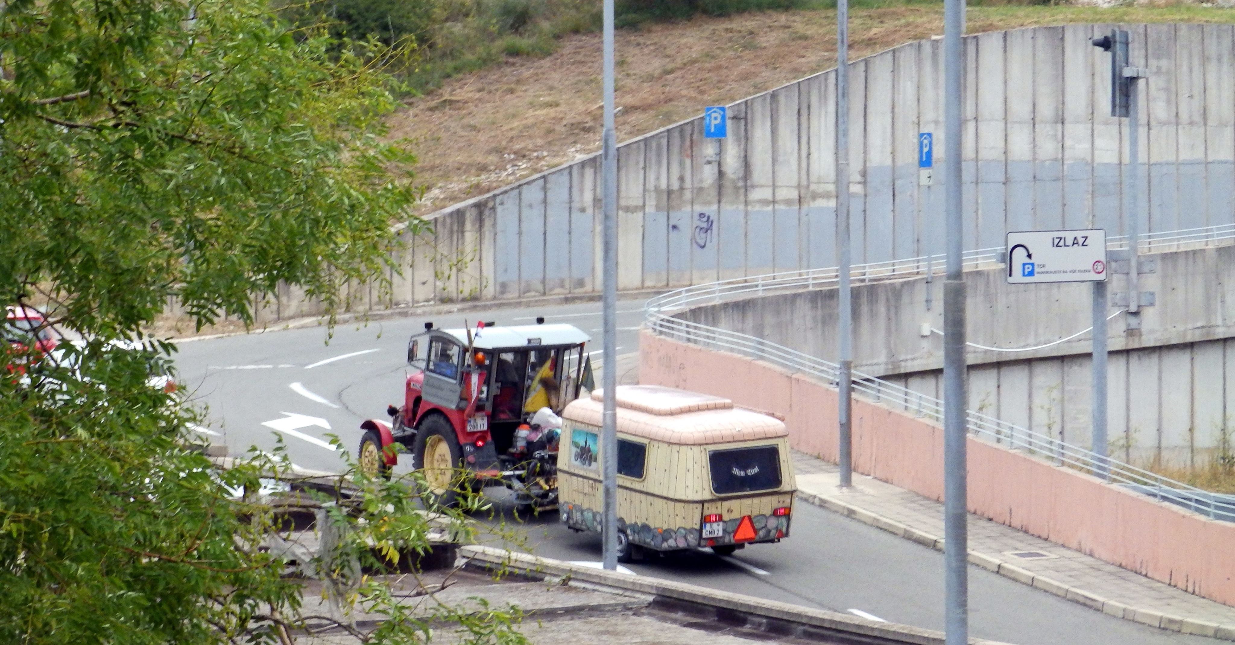 traktor turist pećine