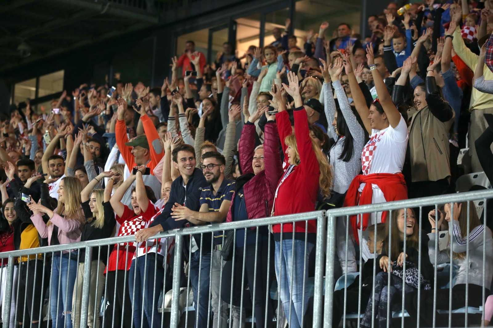 Rijeka: Trening reprezentativaca na popunjenom stadionu uoči utakmice s Engleskom Rijeka: Trening reprezentativaca na popunjenom stadionu uoči utakmice s Engleskom