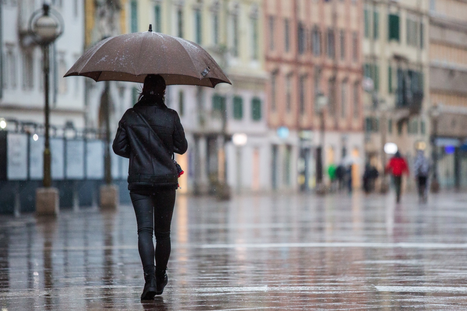 Rijeka: Kiša i vjetar na gradskim ulicama Rijeka: Kiša i vjetar na gradskim ulicama