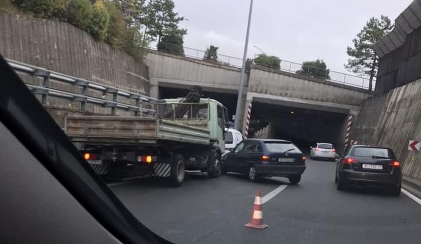 nesreća zaobilaznica tunel katarina nesreća zaobilaznica tunel katarina