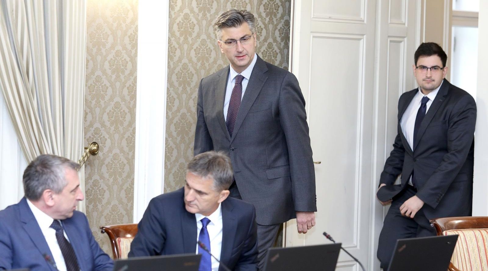 Zagreb: Vlada raspravlja o proračunu za 2019. godinu Zagreb: Vlada raspravlja o proračunu za 2019. godinu