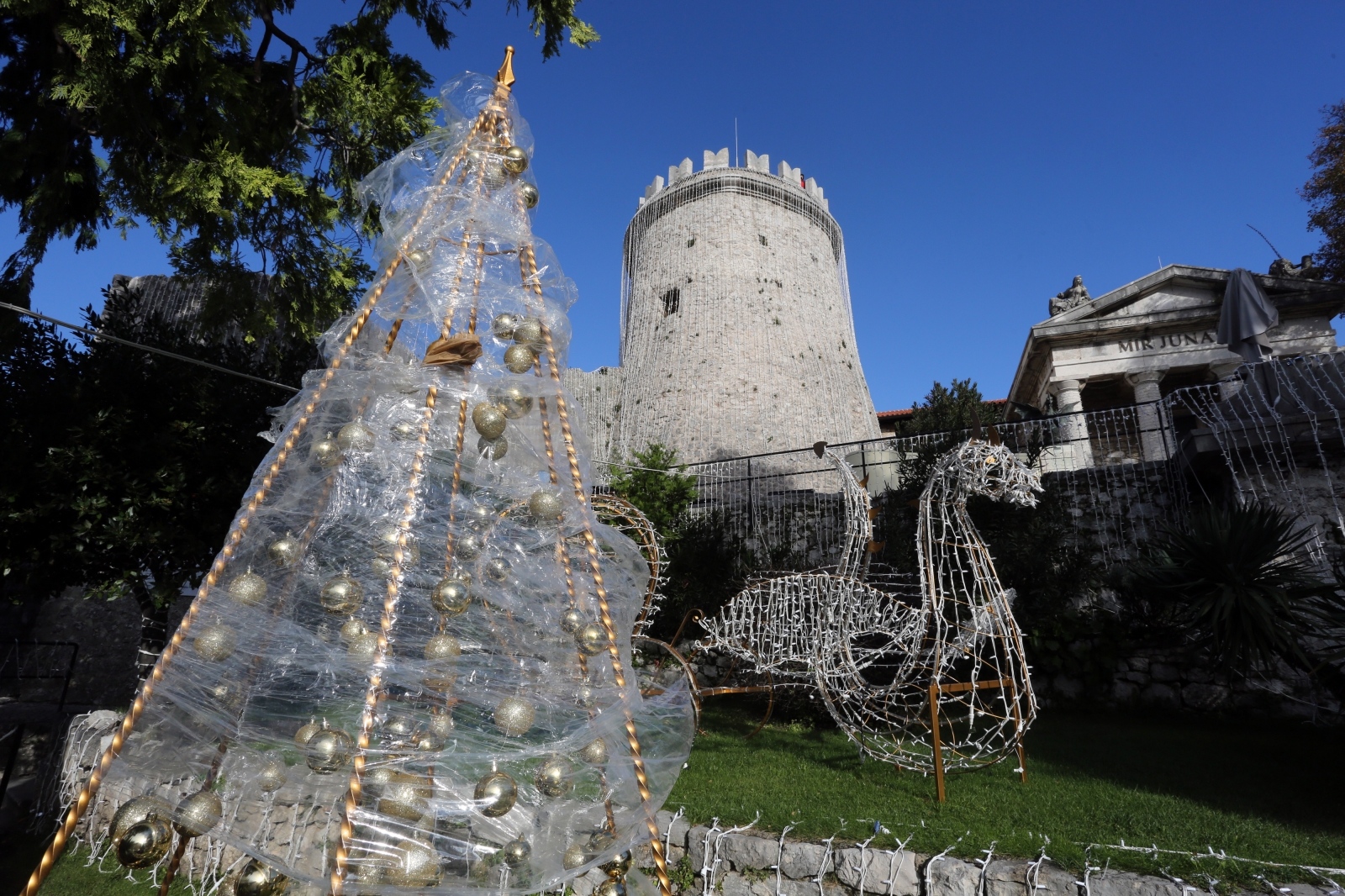 Rijeka: Uređenje Trsatske Gradine za nadolazeći Advent na Gradini Rijeka: Uređenje Trsatske Gradine za nadolazeći Advent na Gradini
