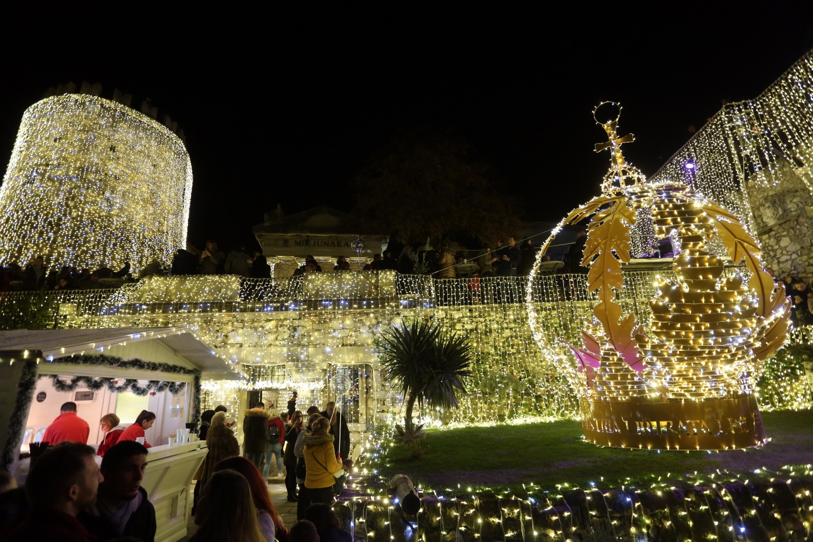 Rijeka: Advent na Gradini s više od 16 kilometara lampica Rijeka: Advent na Gradini s više od 16 kilometara lampica