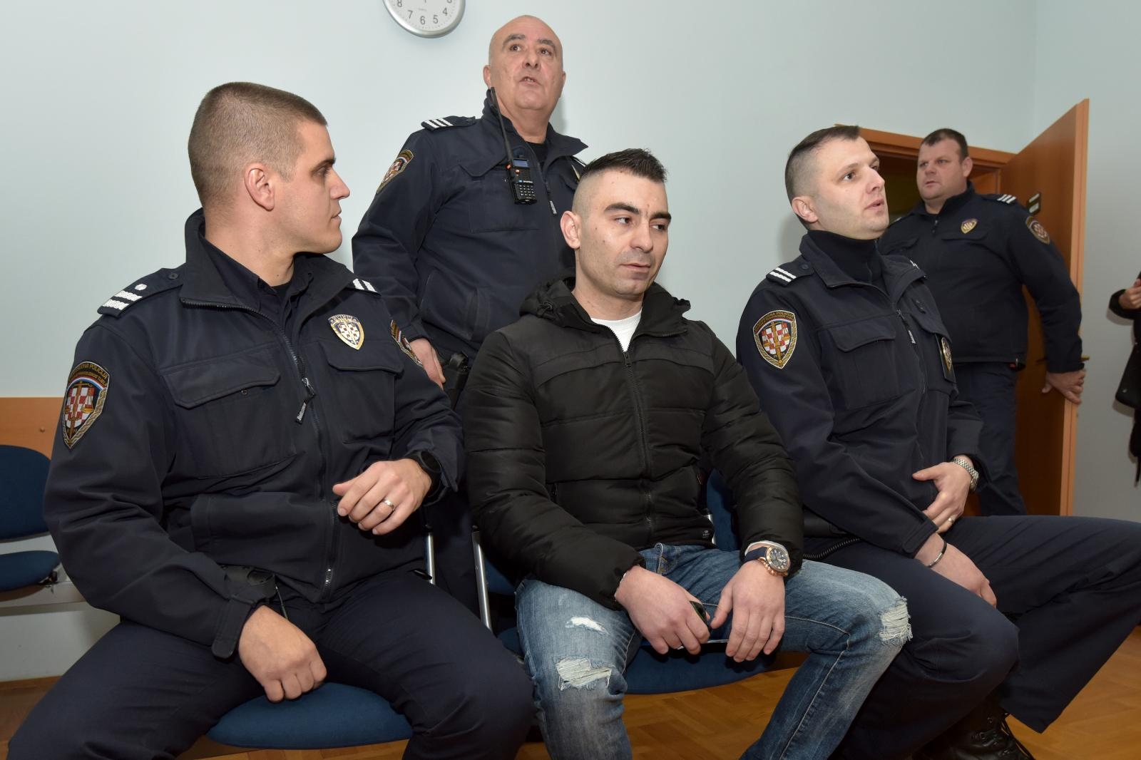 Zadar: Na Općinskom sudu počelo ponovljeno suđenje Daruvarcu za premlaćivanje djevojke