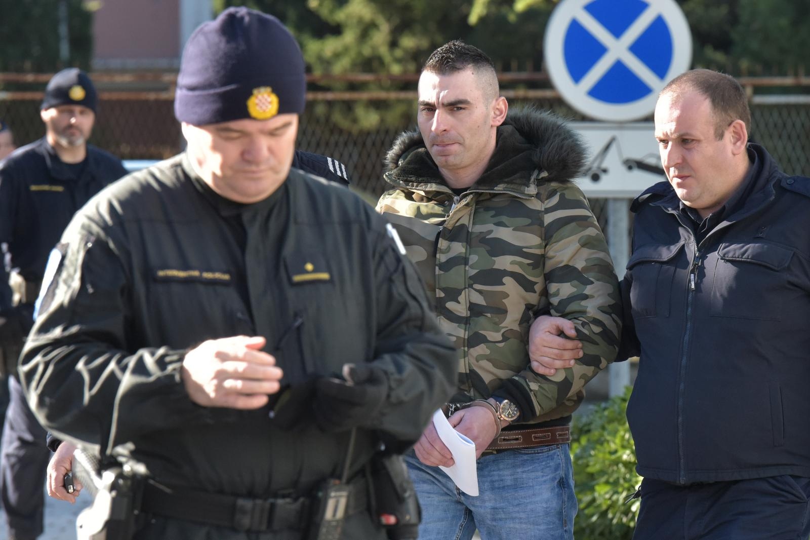 Zadar: Daruvarac za brutalno premlaćivanje djevojke dobio pet godina zatvora Zadar: Daruvarac za brutalno premlaćivanje djevojke dobio pet godina zatvora