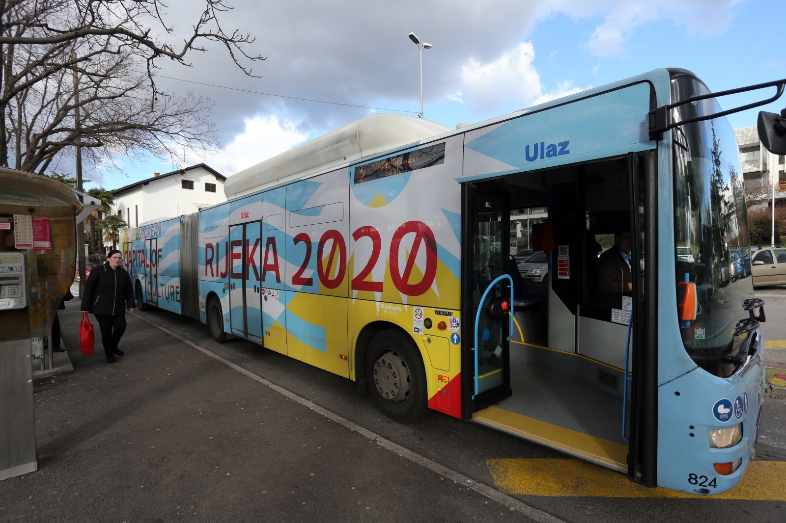 Rijeka: Autobusi Autoreleja obojani logom Rijeka 2020 Europska prijestolnica kulture