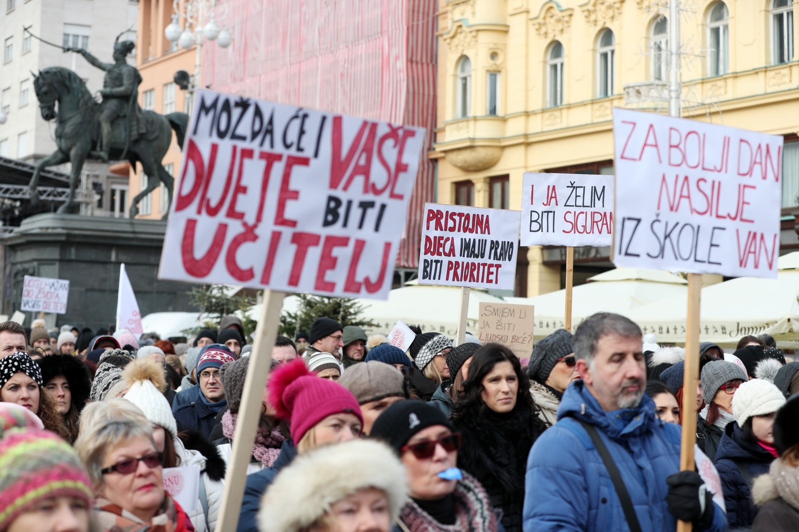 Zagreb: Održana prosvjedna povorka “Za sigurne škole” od HNK do Trgba bana Jelačića Zagreb: Održana prosvjedna povorka “Za sigurne škole” od HNK do Trgba bana Jelačića