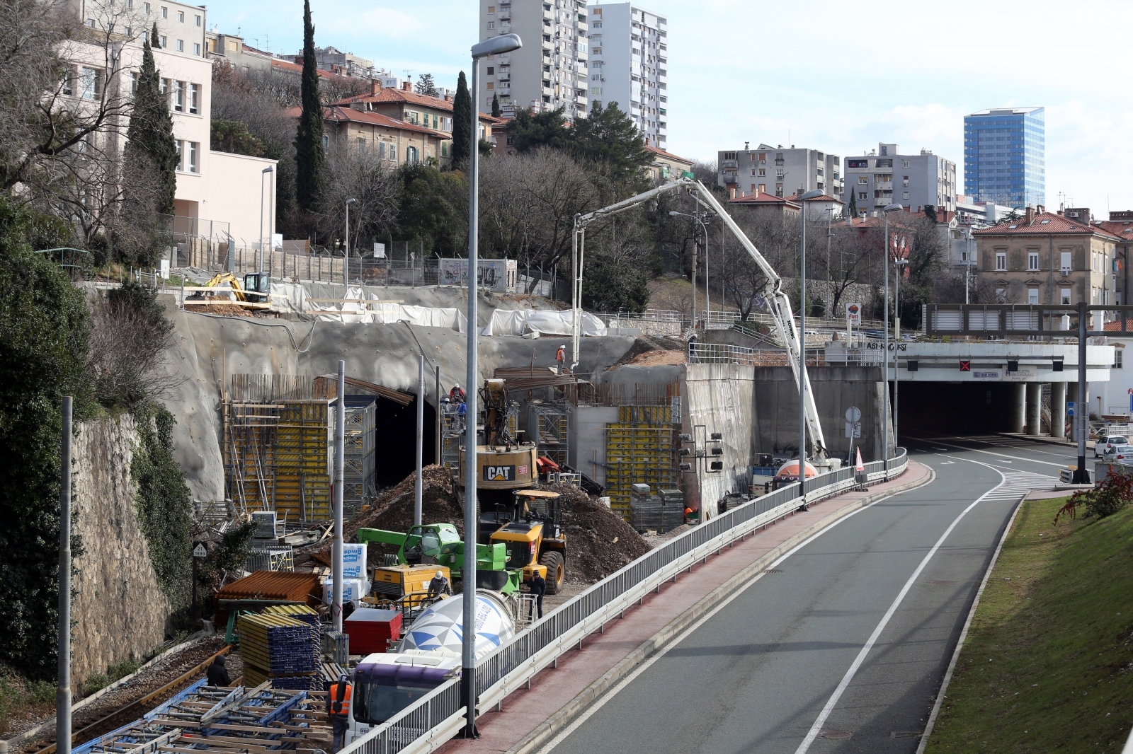 Rijeka: Radovi na rekonstrukciji ulaza u željeznički tunel Sušak na Pećinama Rijeka: Radovi na rekonstrukciji ulaza u željeznički tunel Sušak na Pećinama