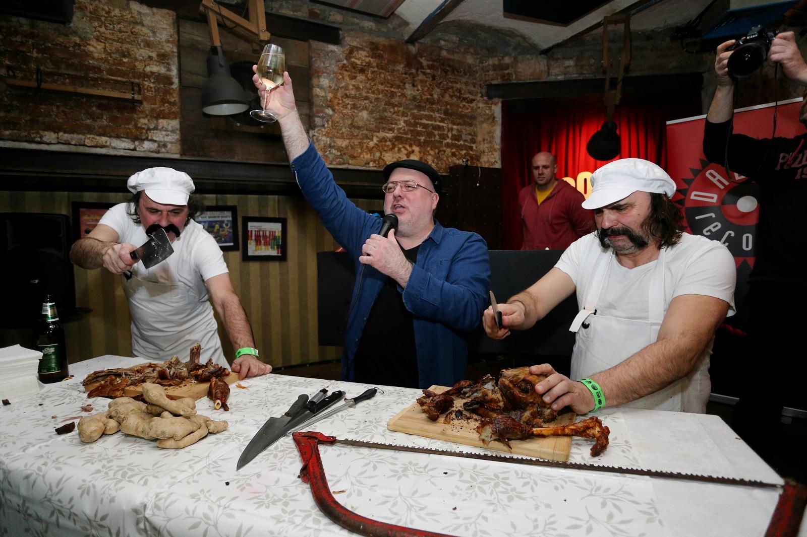 Zagreb: Let 3 pozvao obožavatelje na janjetinu i puštanje golubova