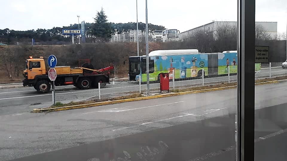 autotrolej autobus šlepanje larisa emšo autotrolej autobus šlepanje larisa emšo