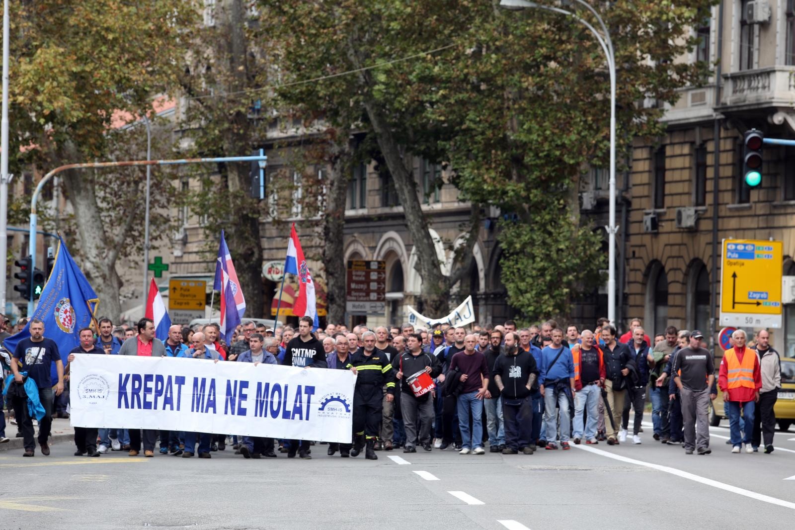 Rijeka: Prosvjedni skup na Trgu 128. brigade HV-a u simoličnih pet minuta iza podneva