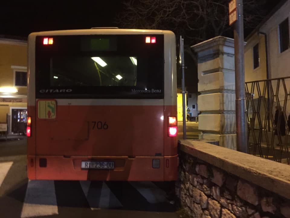 autobus trsat očešan autobus trsat očešan