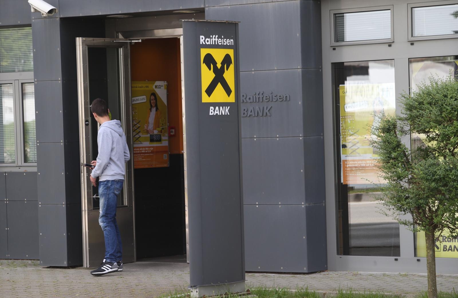 Poslovnica Raiffeisen banke u Metkoviću Poslovnica Raiffeisen banke u Metkoviću